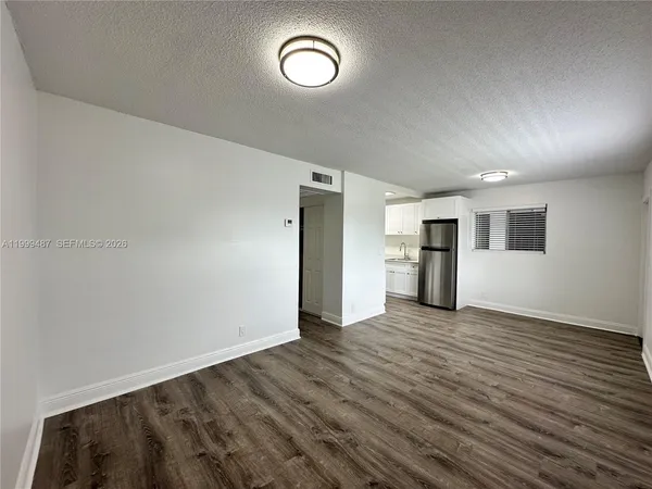 $1,995 | 2325 Arthur Street, Unit 9, Hollywood, FL 33020
