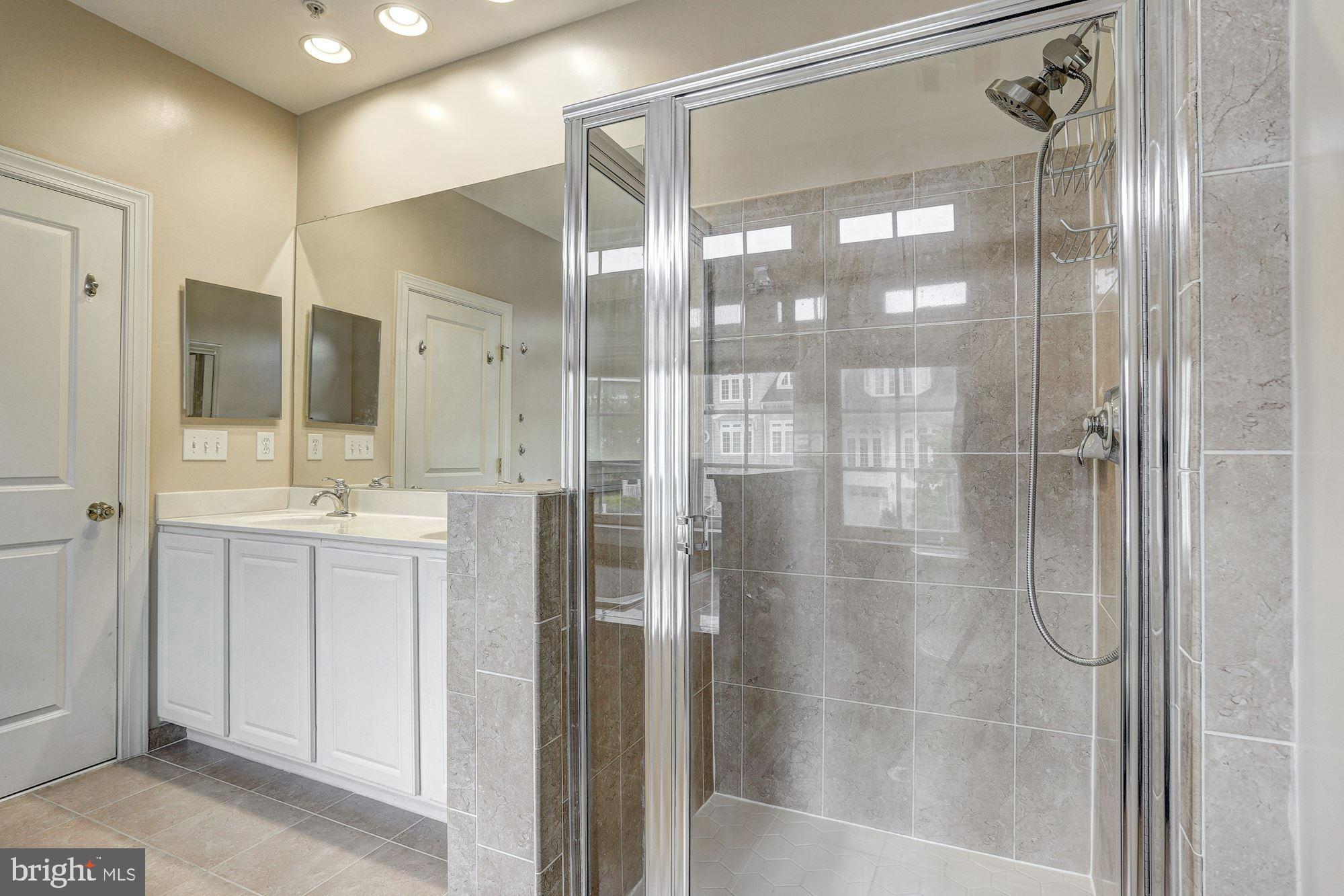 8791 Boulder Ridge Road Laurel, MD 20723 - Photo 17 of 47 Owner's Bath