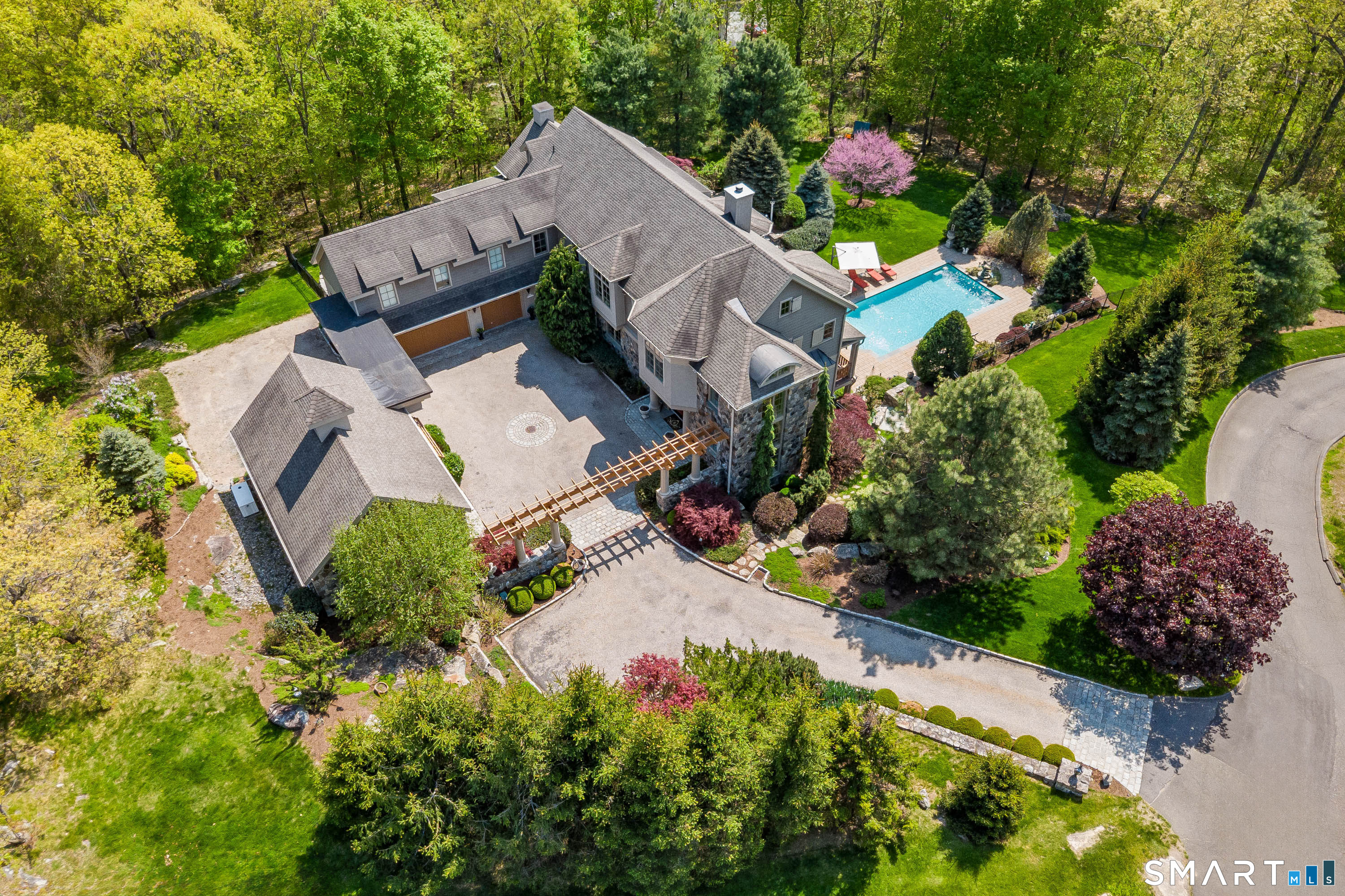 49 Middle River Road Danbury, CT 06811 - Photo 2 of 40