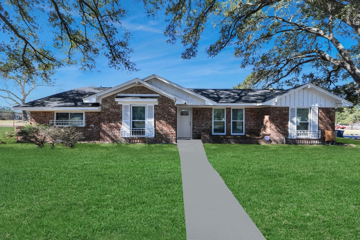 1805 9th Street Hempstead, TX 77445 - Photo 1 of 35 a front view of a house with a garden