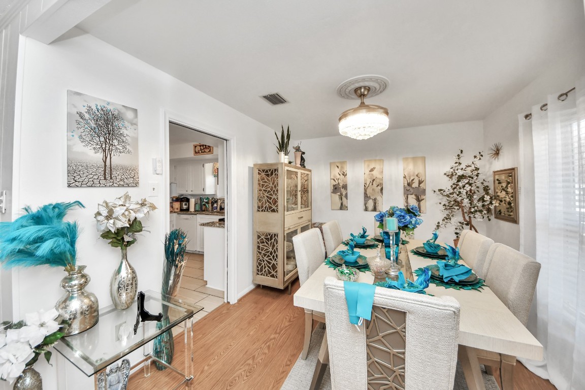 1805 9th Street Hempstead, TX 77445 - Photo 18 of 35 a living room with furniture and flowers