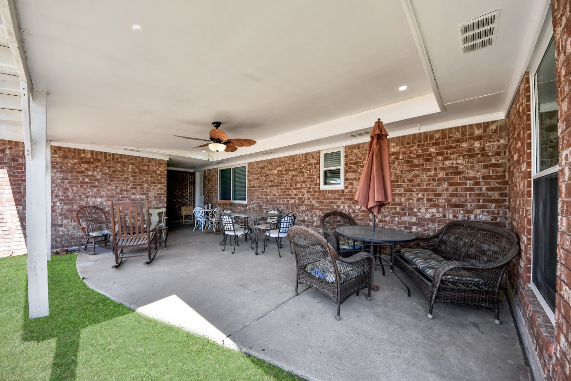 1805 9th Street Hempstead, TX 77445 - Photo 27 of 35 a view of a patio with table and chairs