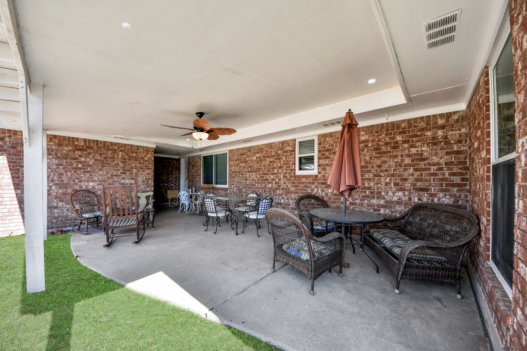 1805 9th Street Hempstead, TX 77445 - Photo 27 of 35 a view of a patio with table and chairs