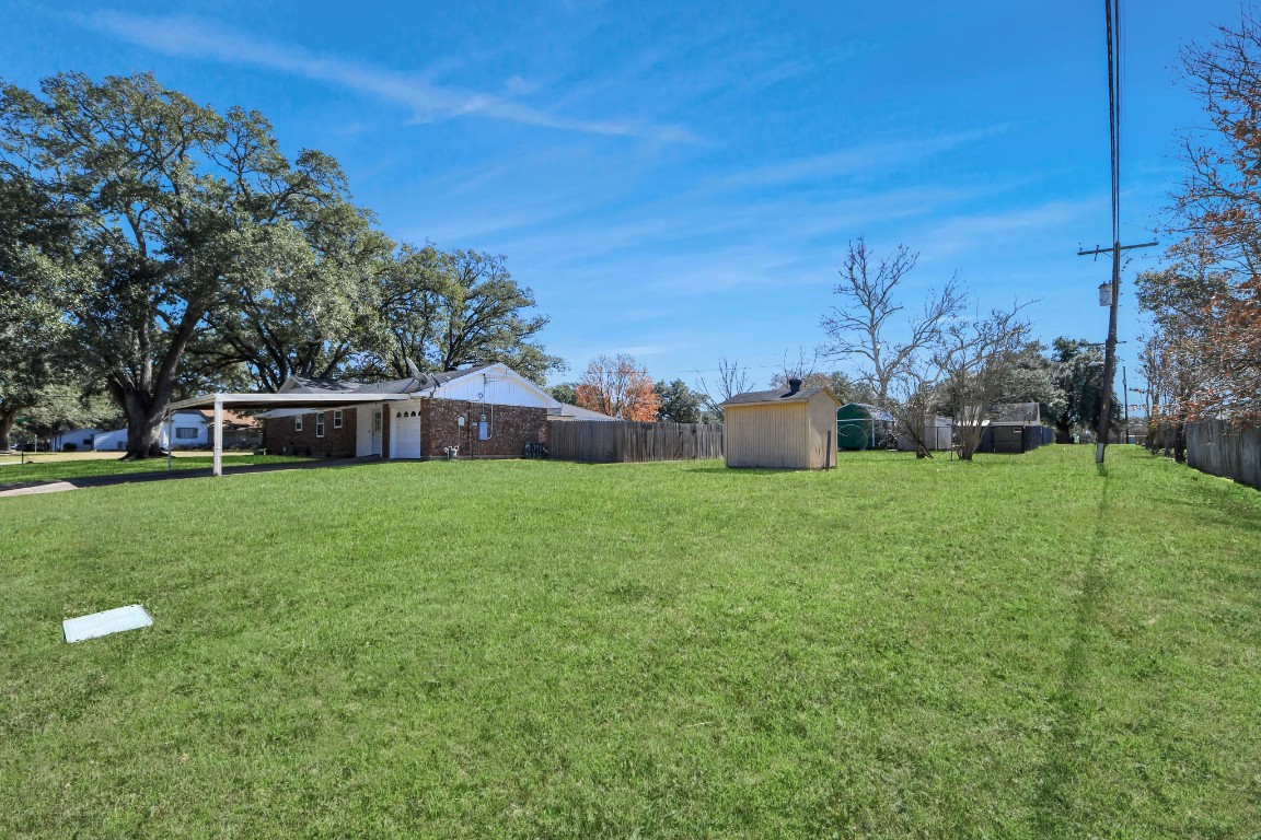 1805 9th Street Hempstead, TX 77445 - Photo 29 of 35 a front view of a house with garden