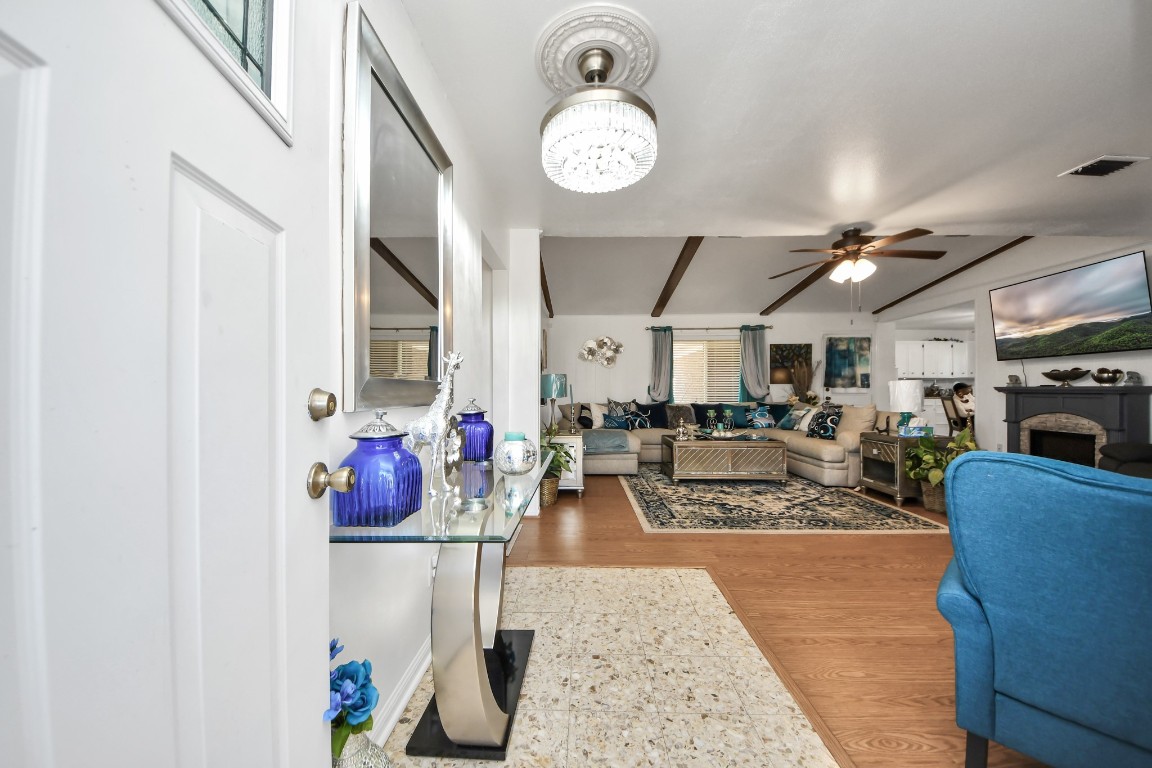 1805 9th Street Hempstead, TX 77445 - Photo 3 of 35 a view of a living room and dining room