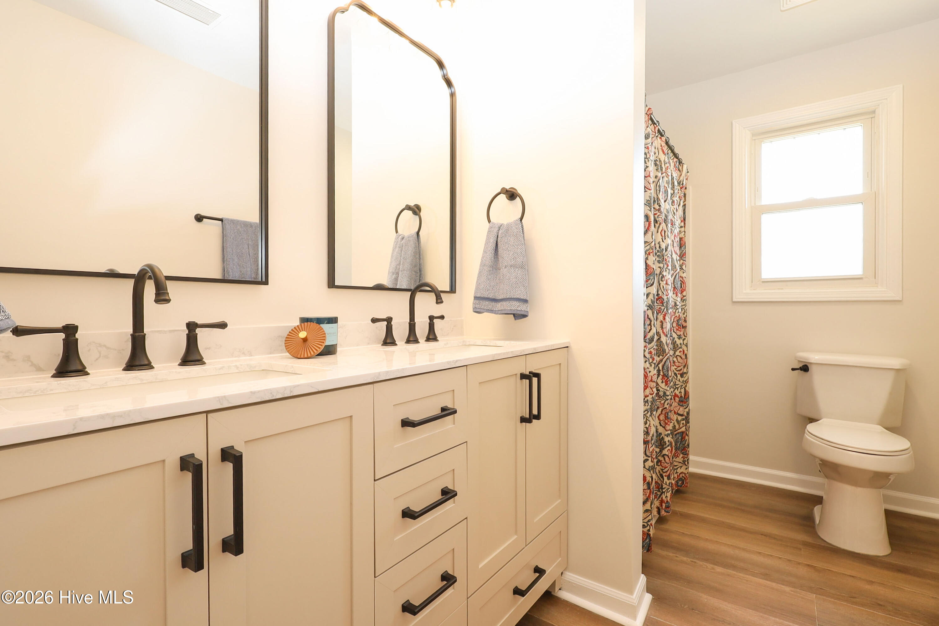 580 Koonce Fork Road Richlands, NC 28574 - Photo 19 of 51 Hallway Bathroom