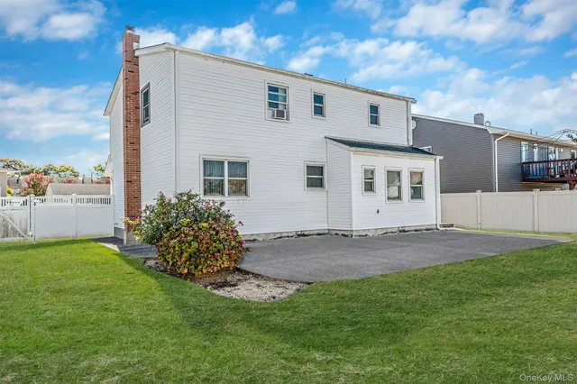 $850,000 | 2595 Castle Court, North Bellmore, NY 11710