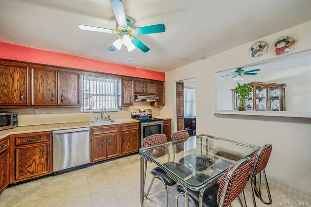 $850,000 | 2595 Castle Court, North Bellmore, NY 11710