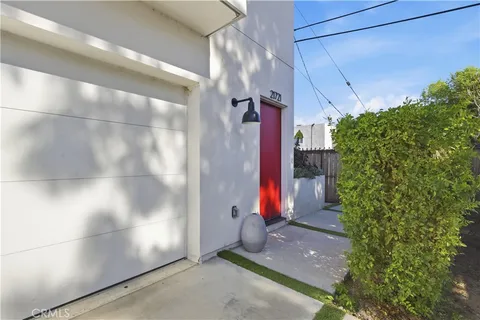 $3,590 | 21721 Hart Street, Canoga Park, CA 91303