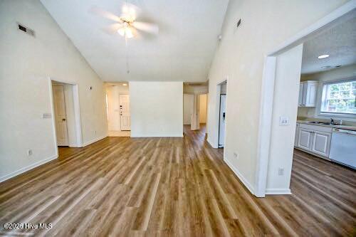 6912 Springer Road Wilmington, NC 28411 - Photo 7 of 28 Living Room & Kitchen view