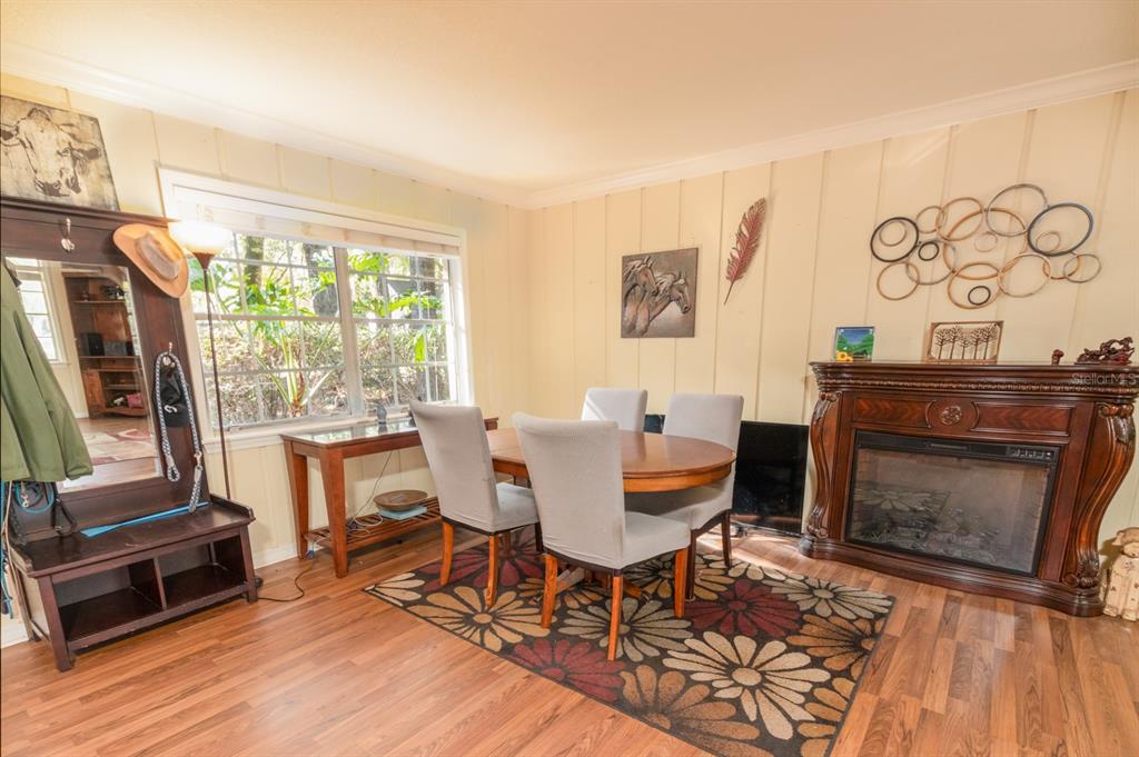 560 North Lake Pleasant Road Apopka, FL 32712 - Photo 3 of 85 a dining room with furniture and window