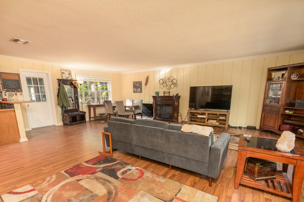 560 North Lake Pleasant Road Apopka, FL 32712 - Photo 6 of 85 a living room with furniture and a flat screen tv