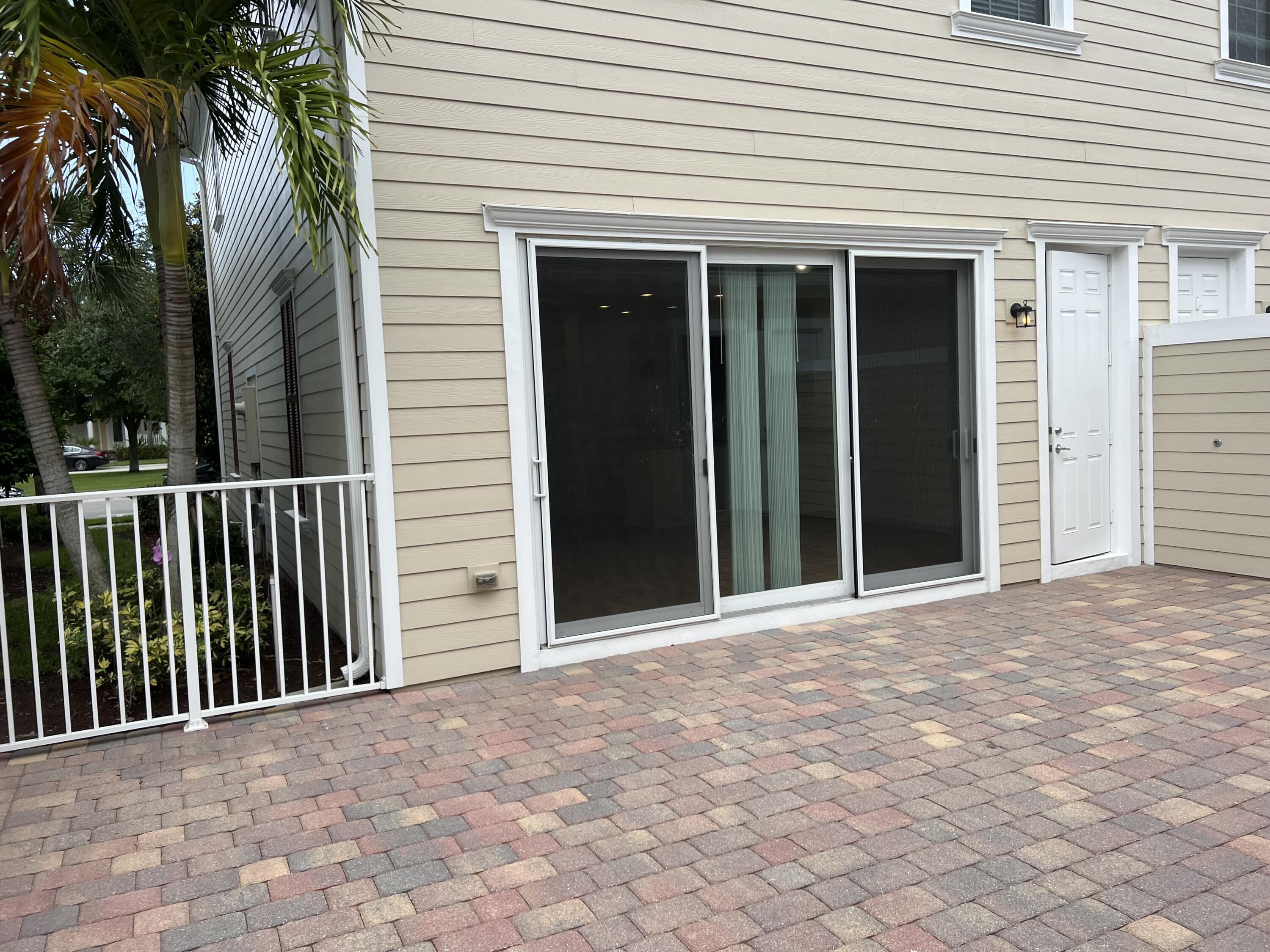 2746 Avalon Way Jupiter, FL 33458 - Photo 13 of 28 Court Yard 2