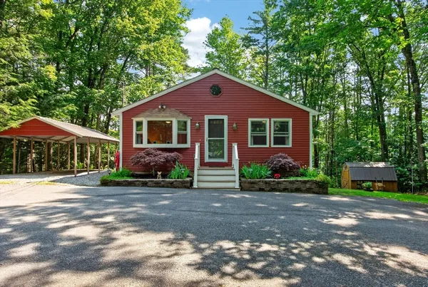 $575,000 | 20 Iroquois Avenue, Hubbardston, MA 01452