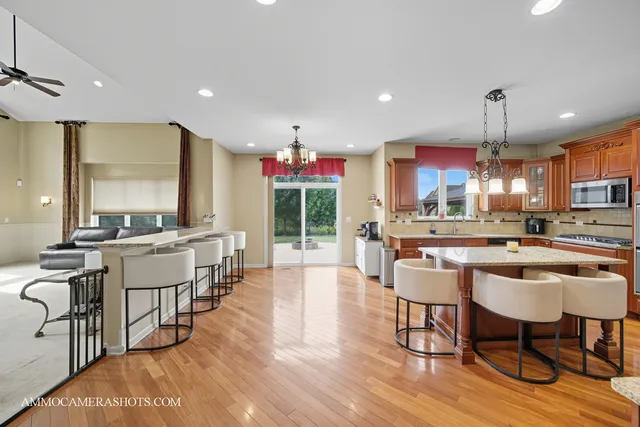 $634,900 | 1142 Deerpath Road, Aurora, IL 60506