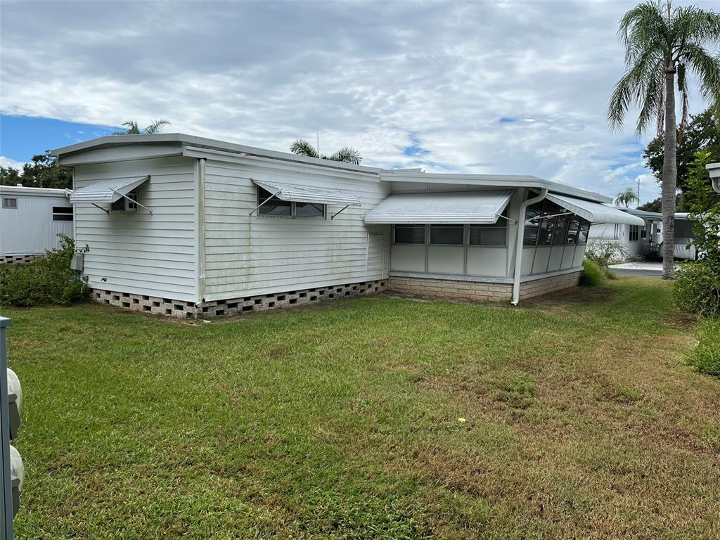 1040 Main Street, Unit 193 Dunedin, FL 34698 - Photo 5 of 16 a view of a house with a garden