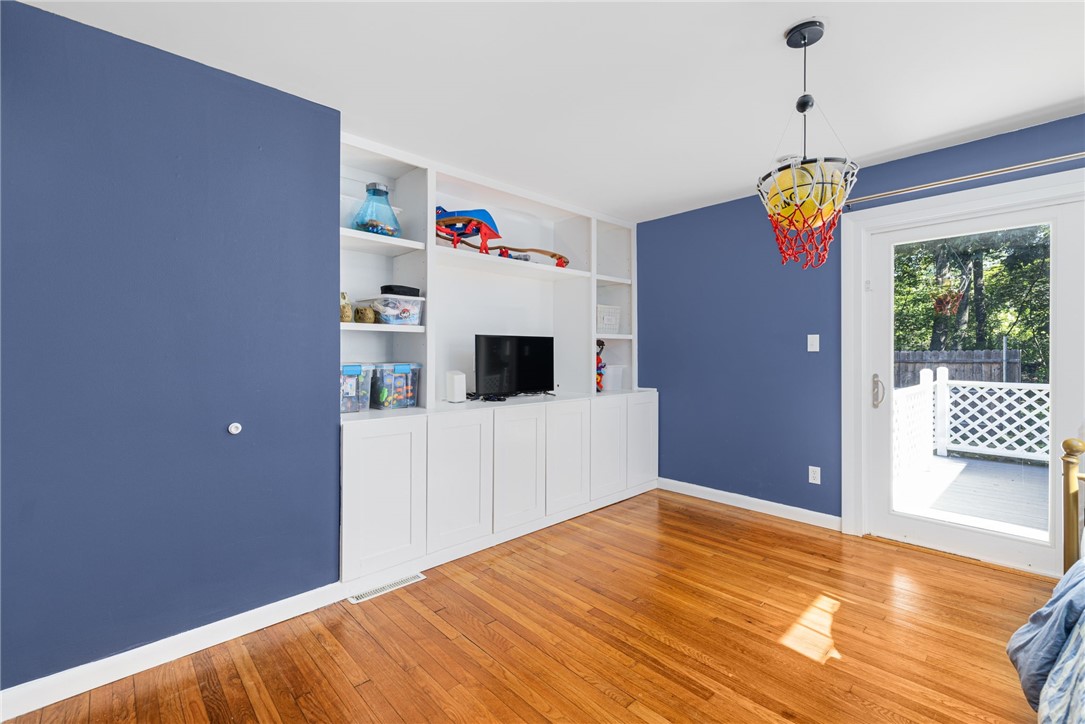 400 Crandall Road Tiverton, RI 02878 - Photo 17 of 32