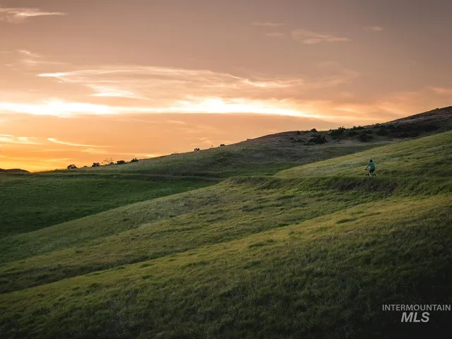 $1,955,000 | 5801 East Prominence Court, Boise, ID 83716