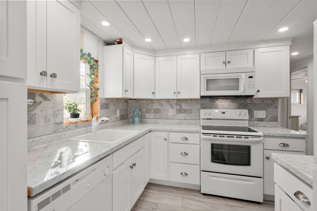 27 Lee Avenue Holland, MA 01521 - Photo 12 of 31