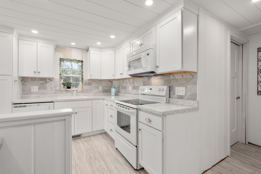 27 Lee Avenue Holland, MA 01521 - Photo 15 of 31