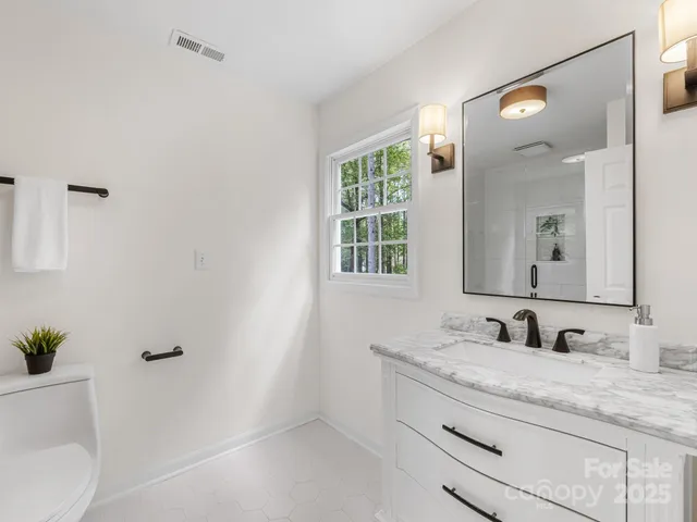 $1,098,000 | 5619 Mountain Point Lane, Charlotte, NC 28216