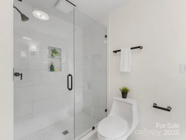 $1,098,000 | 5619 Mountain Point Lane, Charlotte, NC 28216