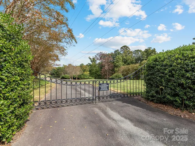 $1,098,000 | 5619 Mountain Point Lane, Charlotte, NC 28216