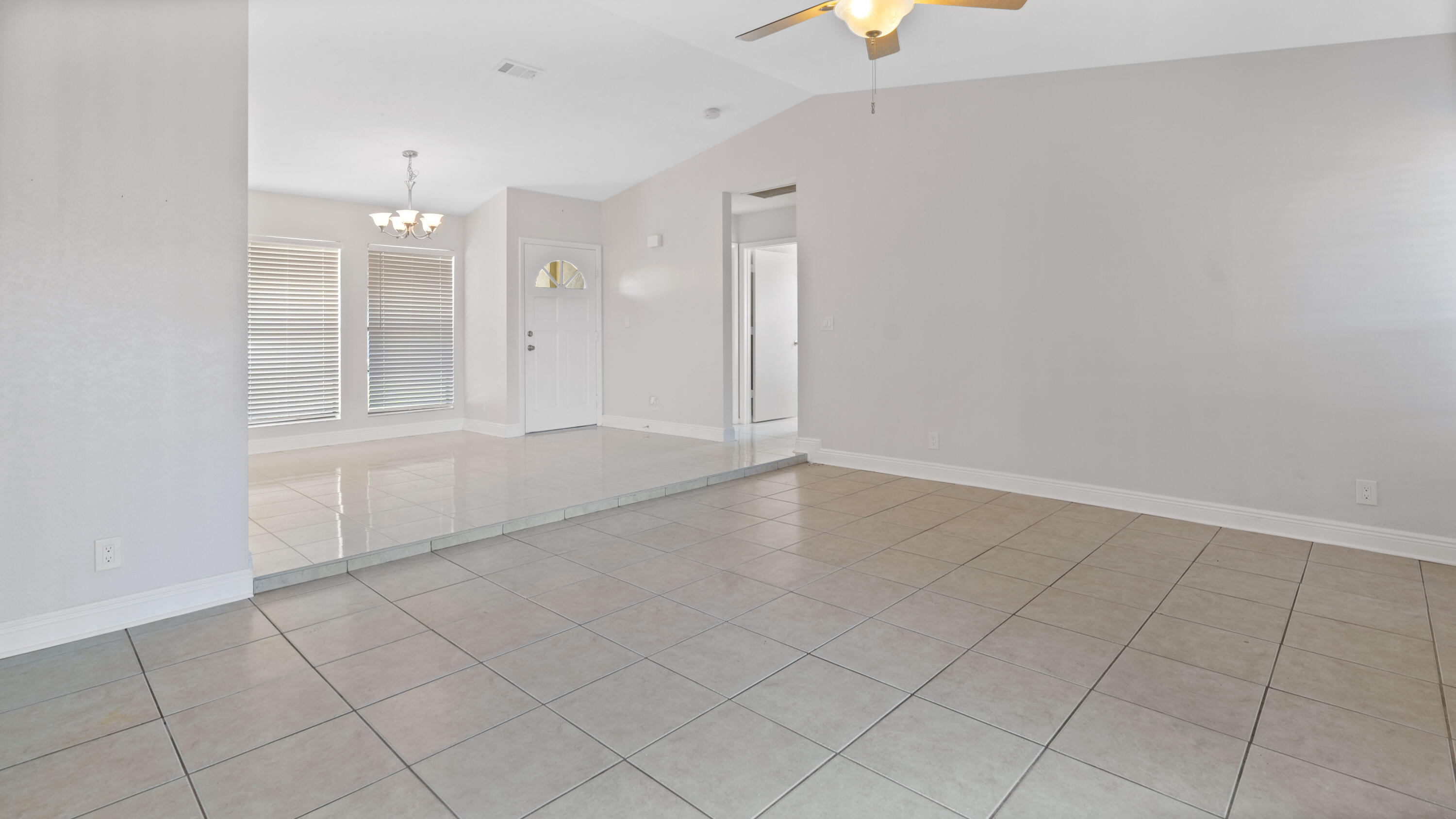 6289 Michael Street Jupiter, FL 33458 - Photo 16 of 37 6289 - 012