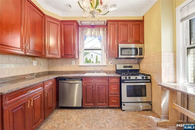 $945,000 | 570 Winterburn Grove, Cliffside Park, NJ 07010