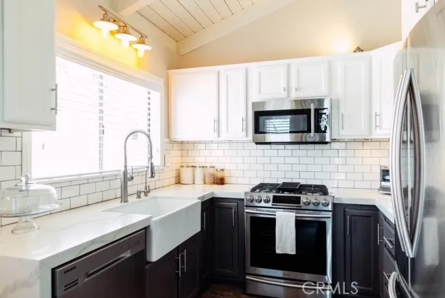 707 Heliotrope Avenue Corona del Mar, CA 92625 - Photo 4 of 21