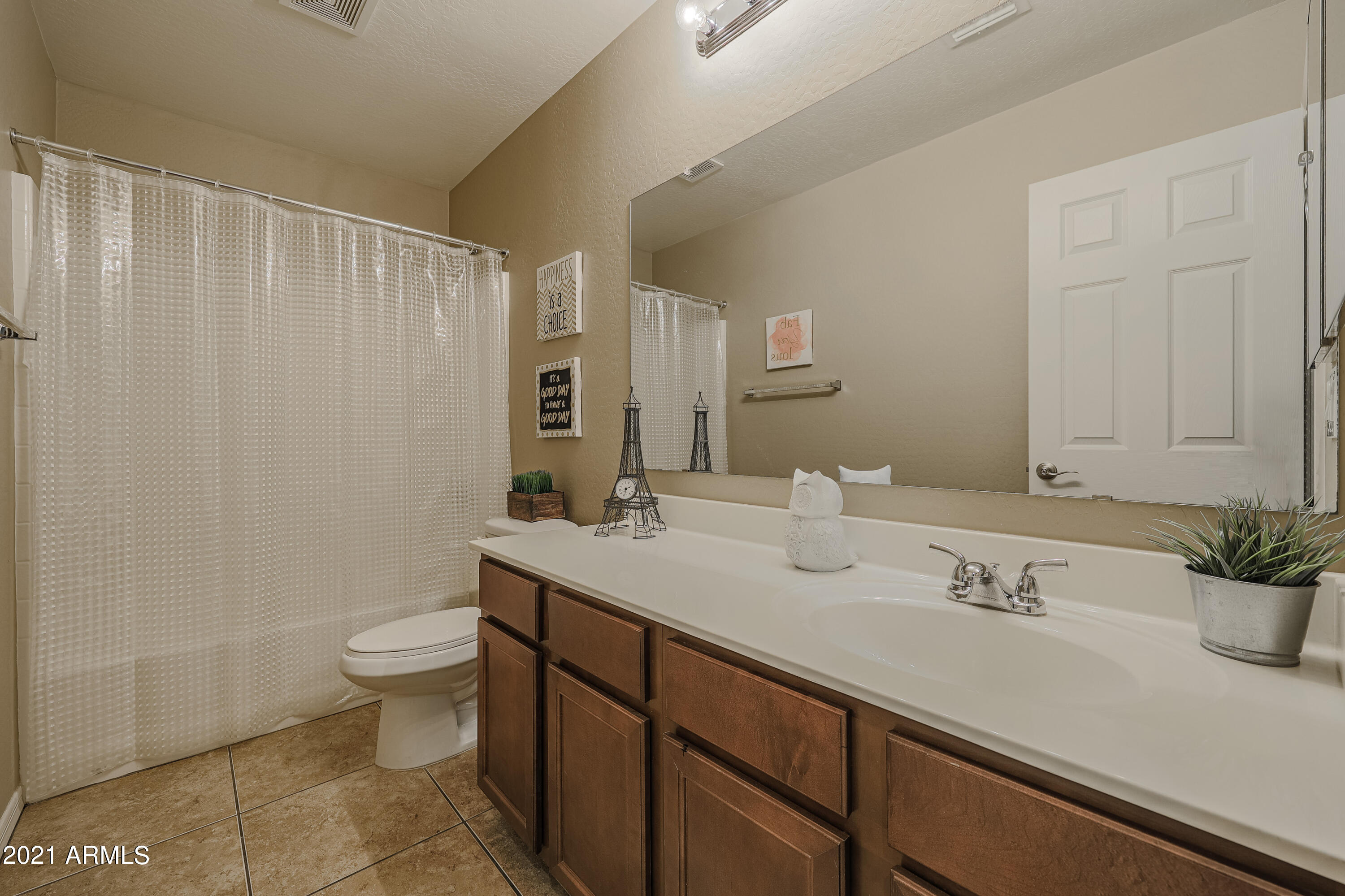 4117 West Coles Road Laveen, AZ 85339 - Photo 25 of 33 HALL BATH
