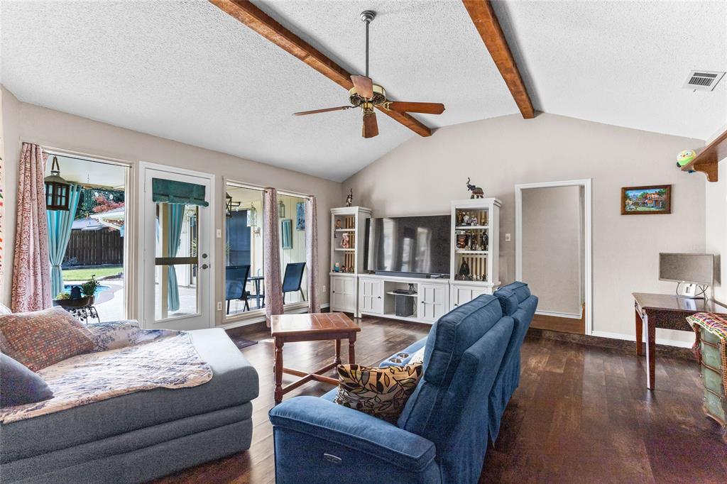2626 Collard Road Arlington, TX 76017 - Photo 22 of 40 a living room with furniture