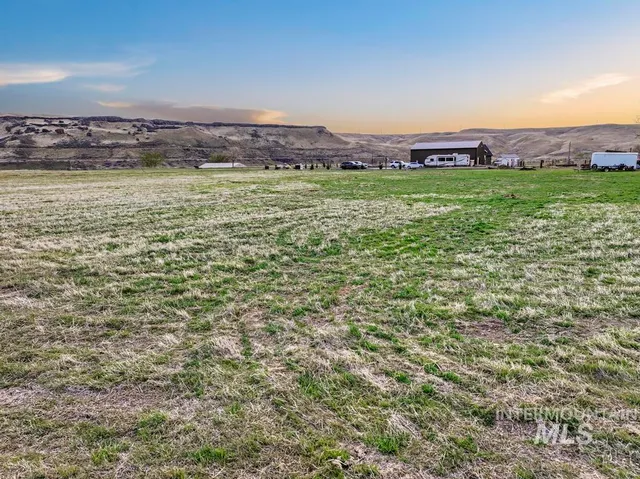 $250,000 | 0 Lot 1 River Road, Bliss, ID 83314