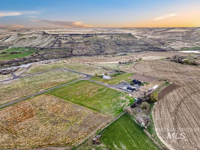 $250,000 | 0 Lot 1 River Road, Bliss, ID 83314