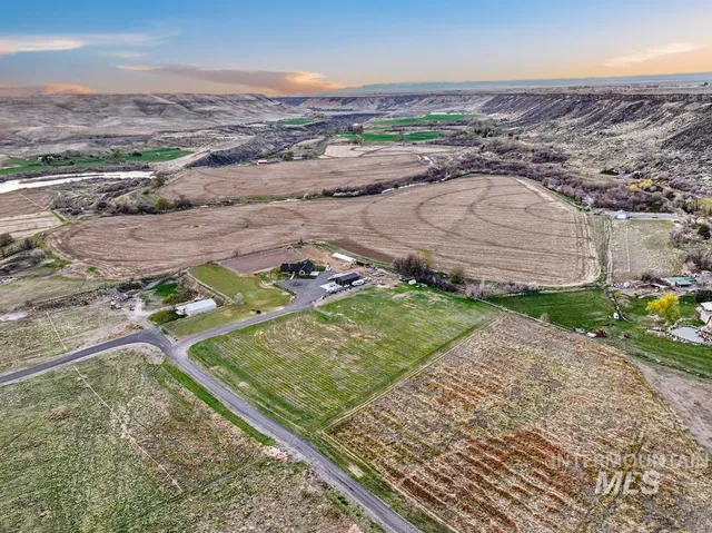 $250,000 | 0 Lot 1 River Road, Bliss, ID 83314