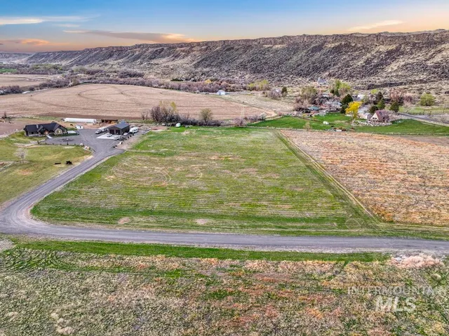 $250,000 | 0 Lot 1 River Road, Bliss, ID 83314