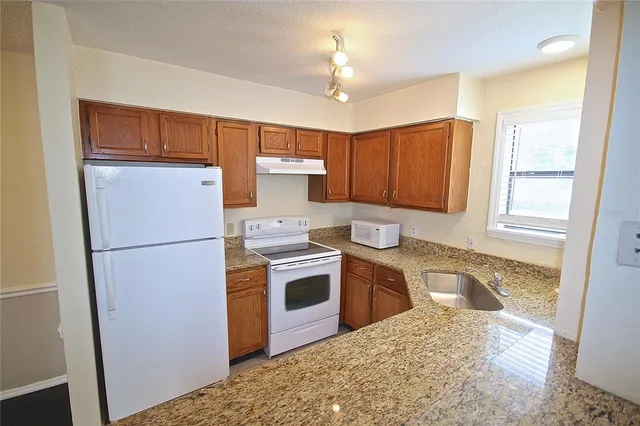 $1,370 | 2905 Antique Oaks Circle, Unit 4, Winter Park, FL 32792