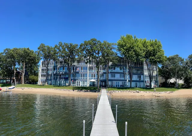 $385,000 | 315 Park Lake Boulevard, Unit 207, Detroit Lakes, MN 56501