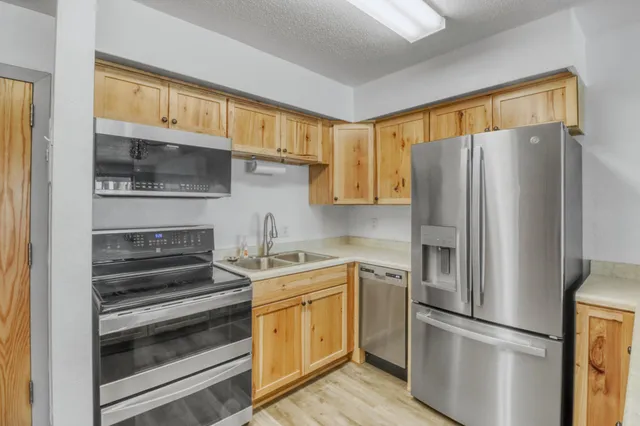 $385,000 | 315 Park Lake Boulevard, Unit 207, Detroit Lakes, MN 56501