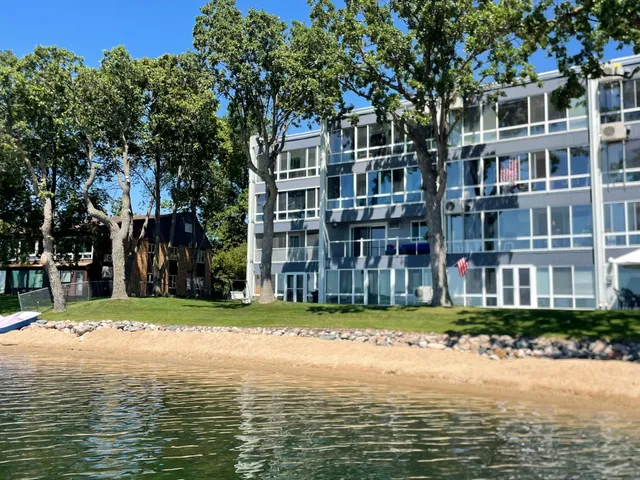 $385,000 | 315 Park Lake Boulevard, Unit 207, Detroit Lakes, MN 56501