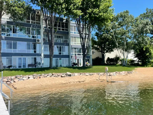 $385,000 | 315 Park Lake Boulevard, Unit 207, Detroit Lakes, MN 56501