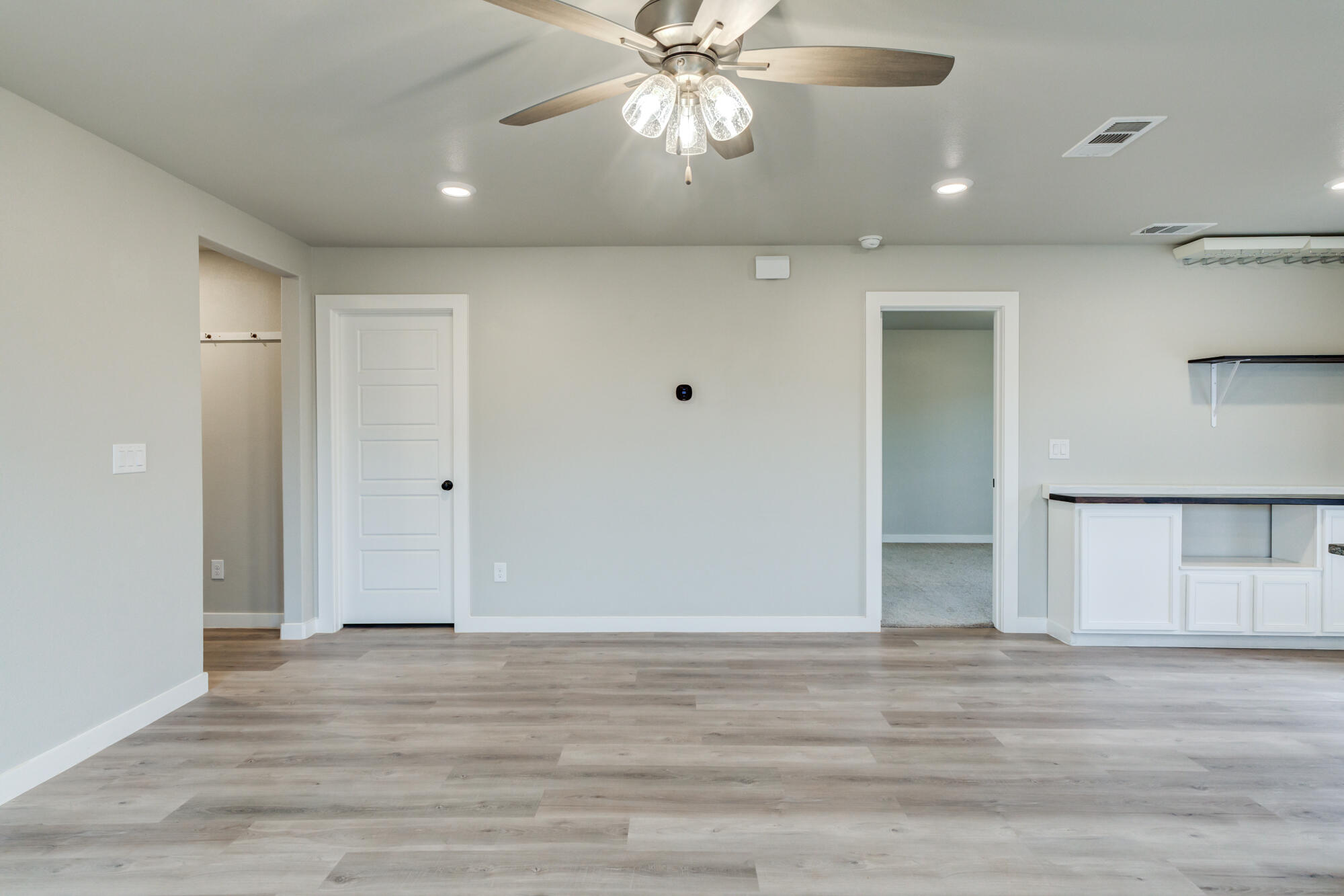 3003 Aberdeen Avenue Wolfforth, TX 79382 - Photo 4 of 12 Living Space