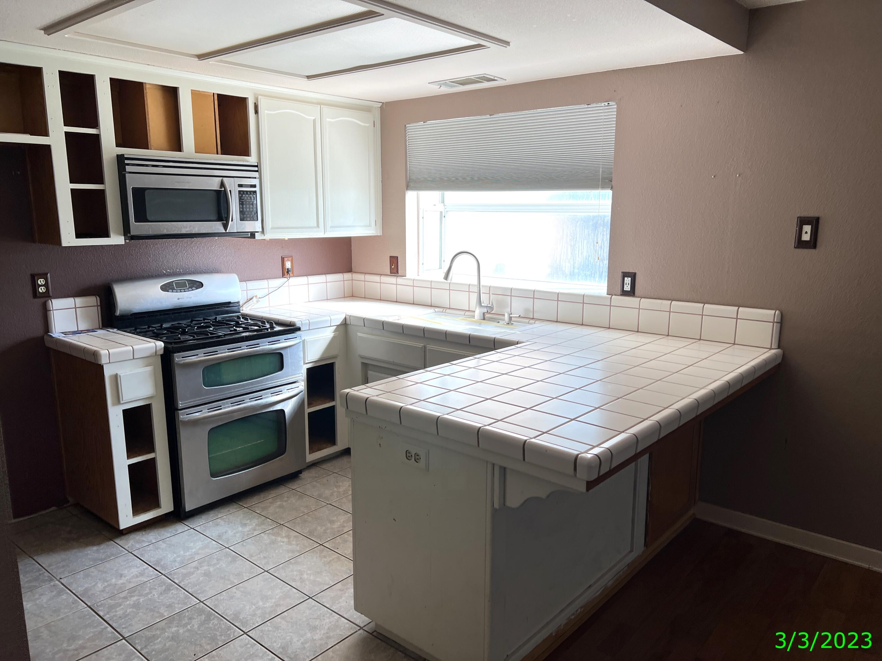 375 East Spring Lane Lemoore, CA 93245 - Photo 4 of 11 IMG16835