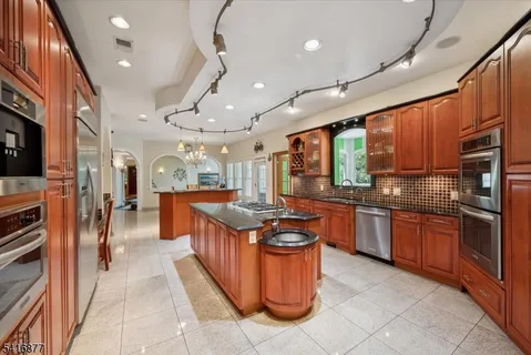 $3,945,000 | 115 Skyline Drive, Watchung, NJ 07069