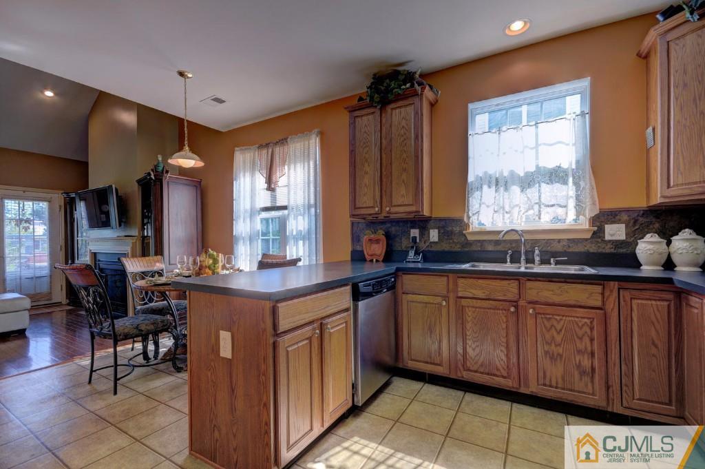 56 Pebble Creek Road Dayton, NJ 08810 - Photo 8 of 25 Gallery Image 8