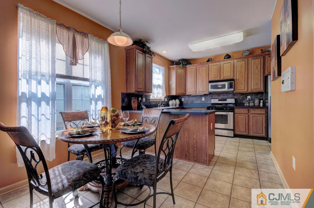 56 Pebble Creek Road Dayton, NJ 08810 - Photo 10 of 25 Gallery Image 10