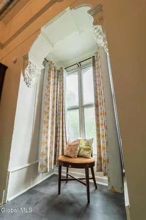 $2,450 | 240 Washington Avenue, Unit 1, Albany, NY 12210