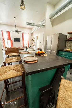 $2,450 | 240 Washington Avenue, Unit 1, Albany, NY 12210