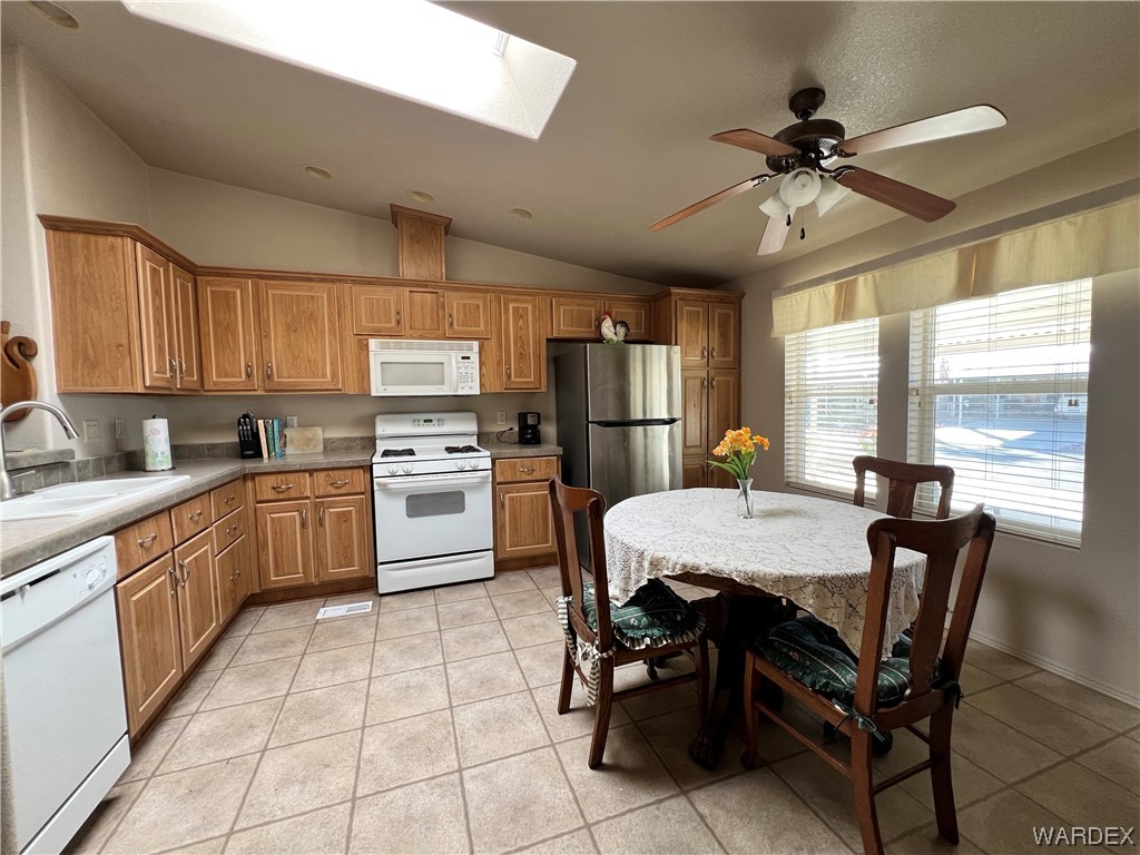 2350 Adobe Road, Unit 172 Bullhead City, AZ 86442 - Photo 13 of 33