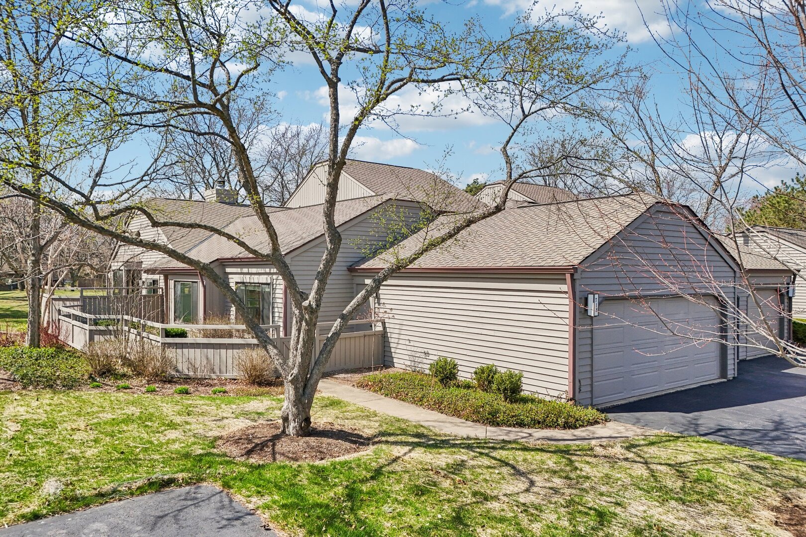 718 Shoreline Road Lake Barrington, IL 60010 - Photo 1 of 49